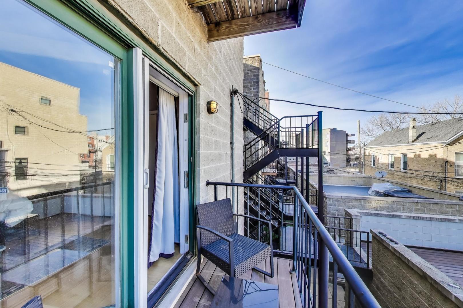 1703 N Sheffield Avenue Unit: 2