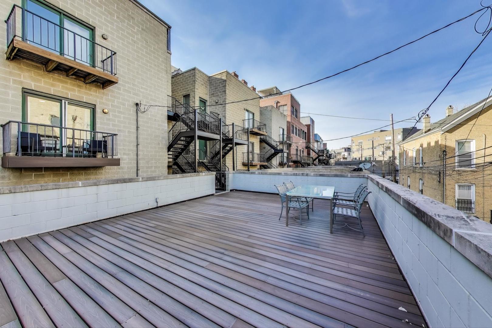 1703 N Sheffield Avenue Unit: 2