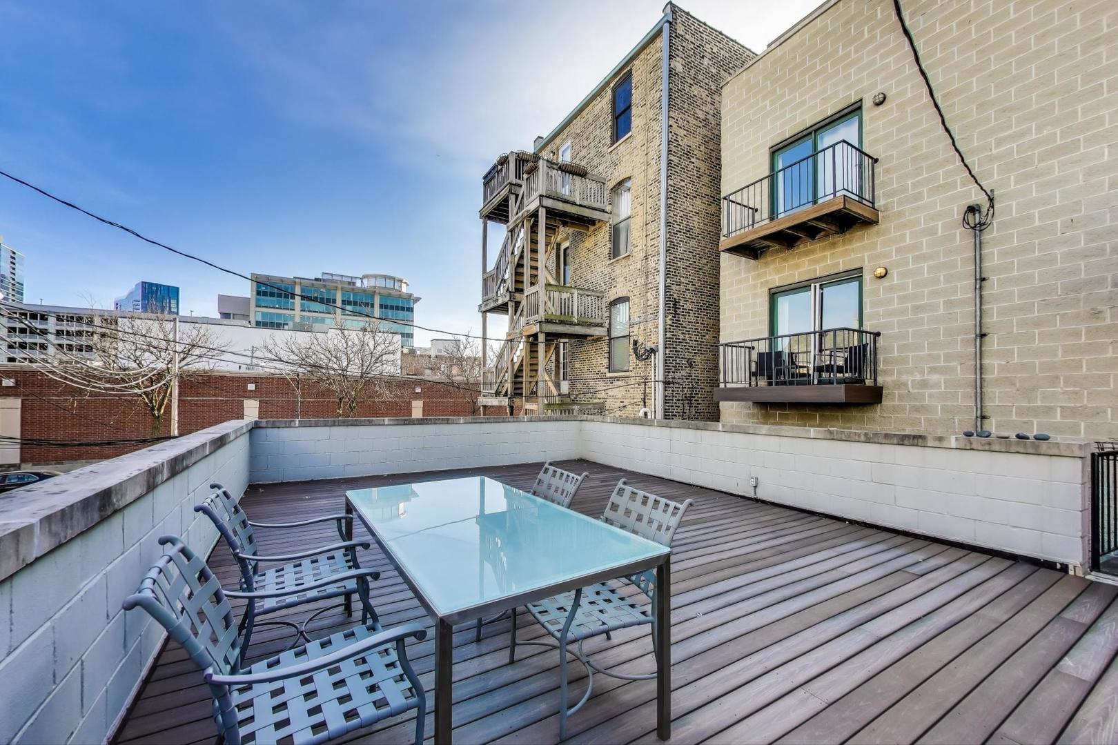 1703 N Sheffield Avenue Unit: 2