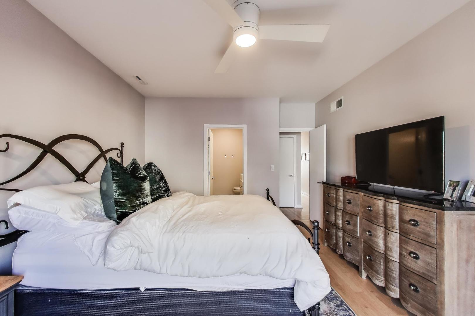 1703 N Sheffield Avenue Unit: 2