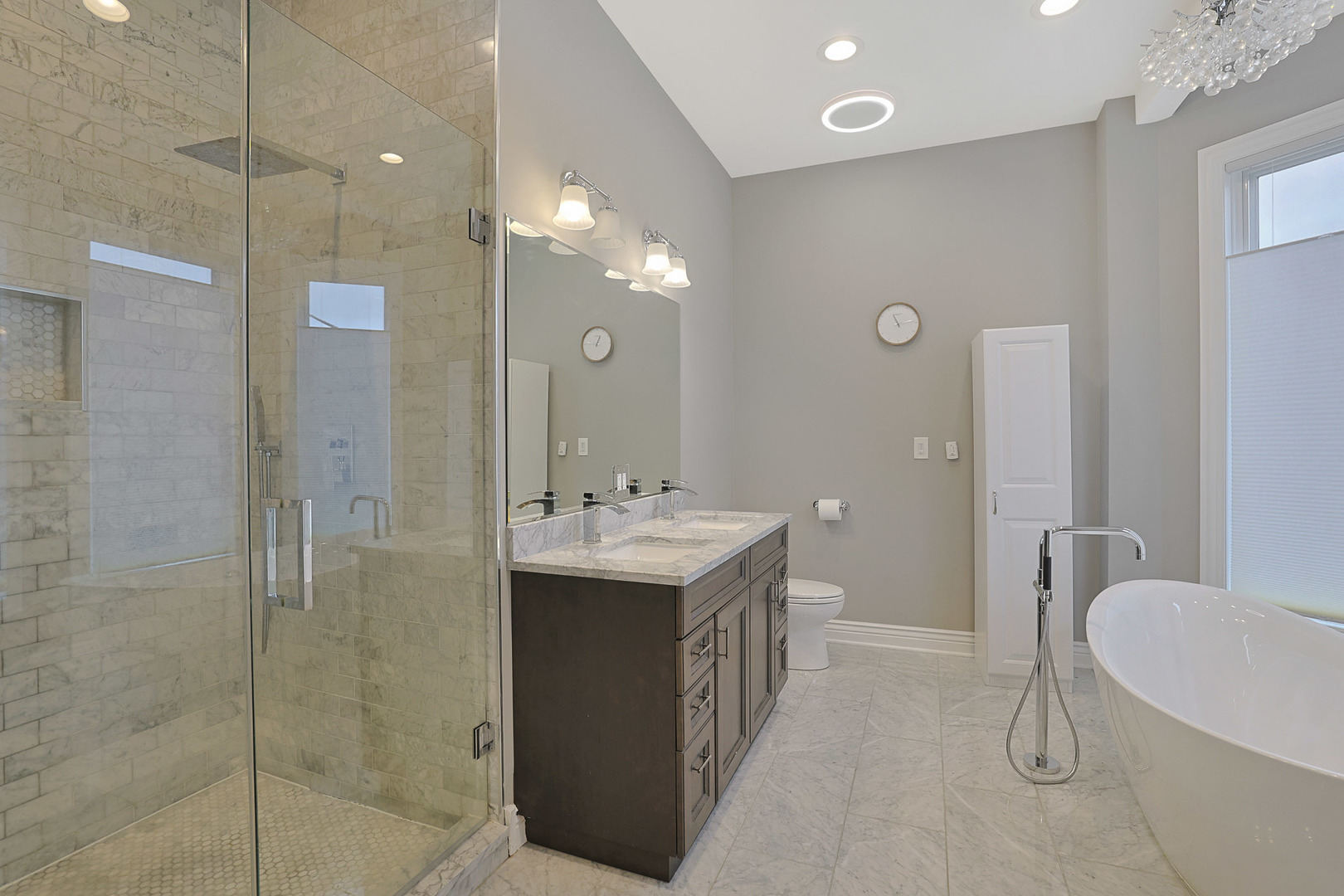 610 W Oakdale Avenue