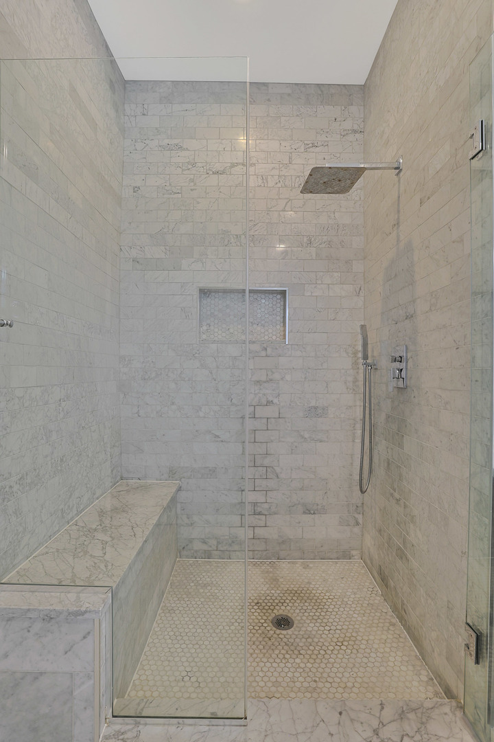 610 W Oakdale Avenue