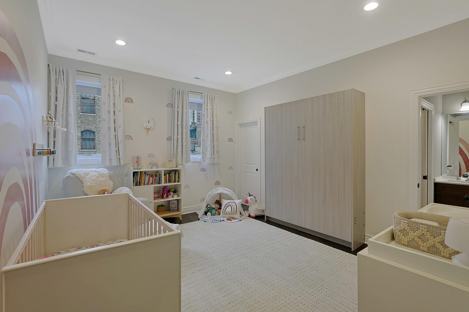 610 W Oakdale Avenue