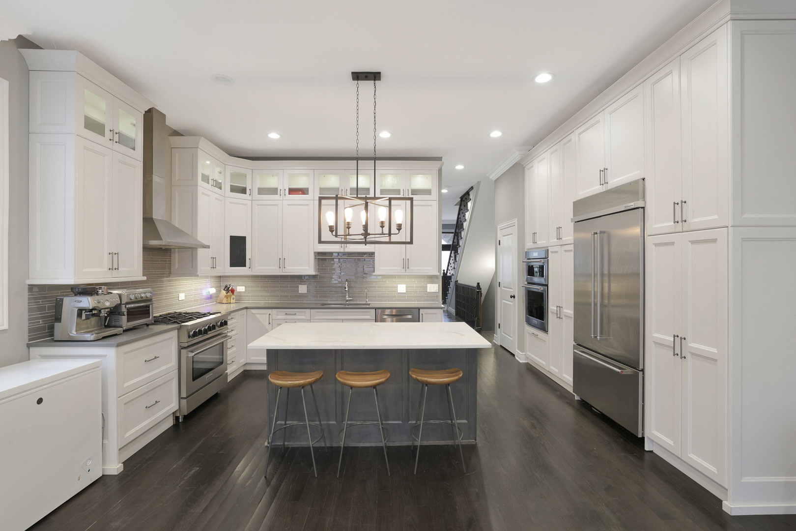 610 W Oakdale Avenue