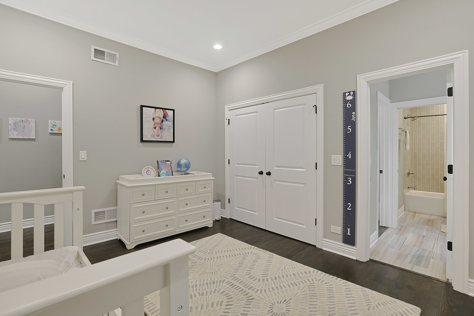 610 W Oakdale Avenue