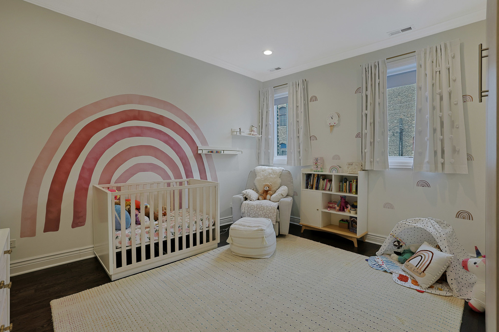 610 W Oakdale Avenue