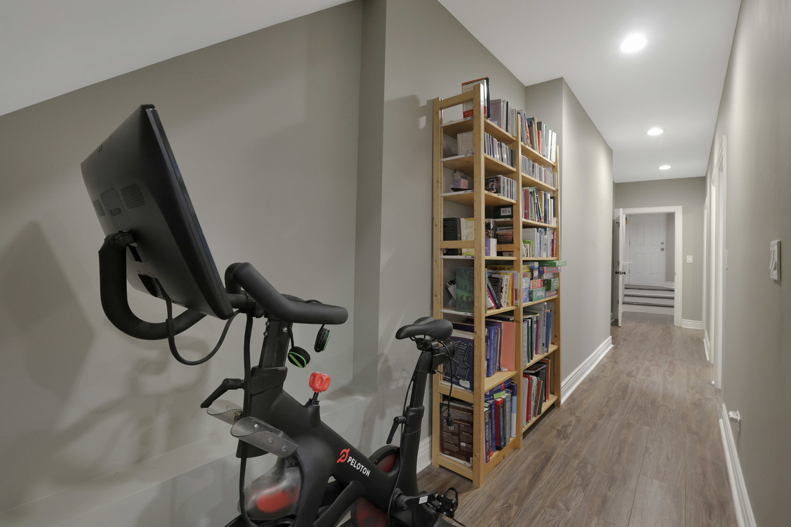 610 W Oakdale Avenue