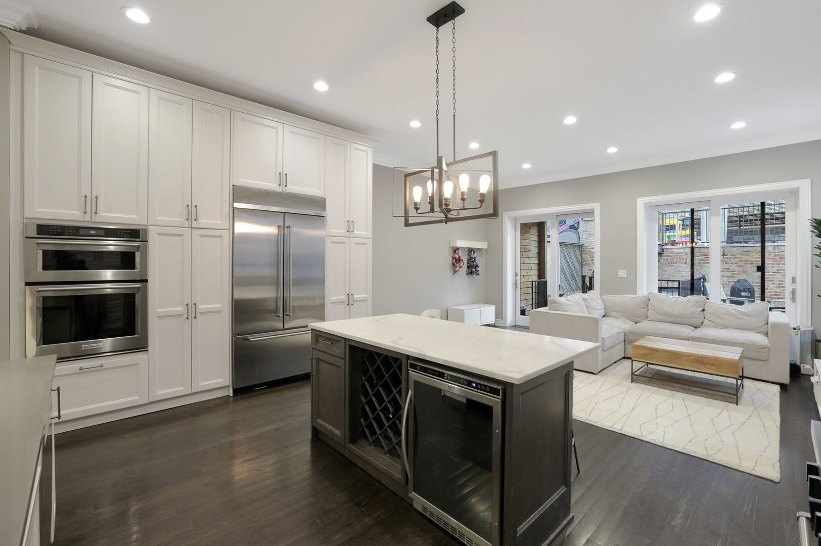 610 W Oakdale Avenue