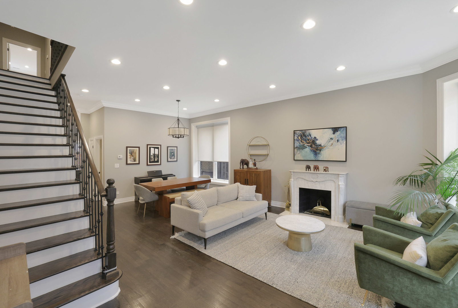 610 W Oakdale Avenue