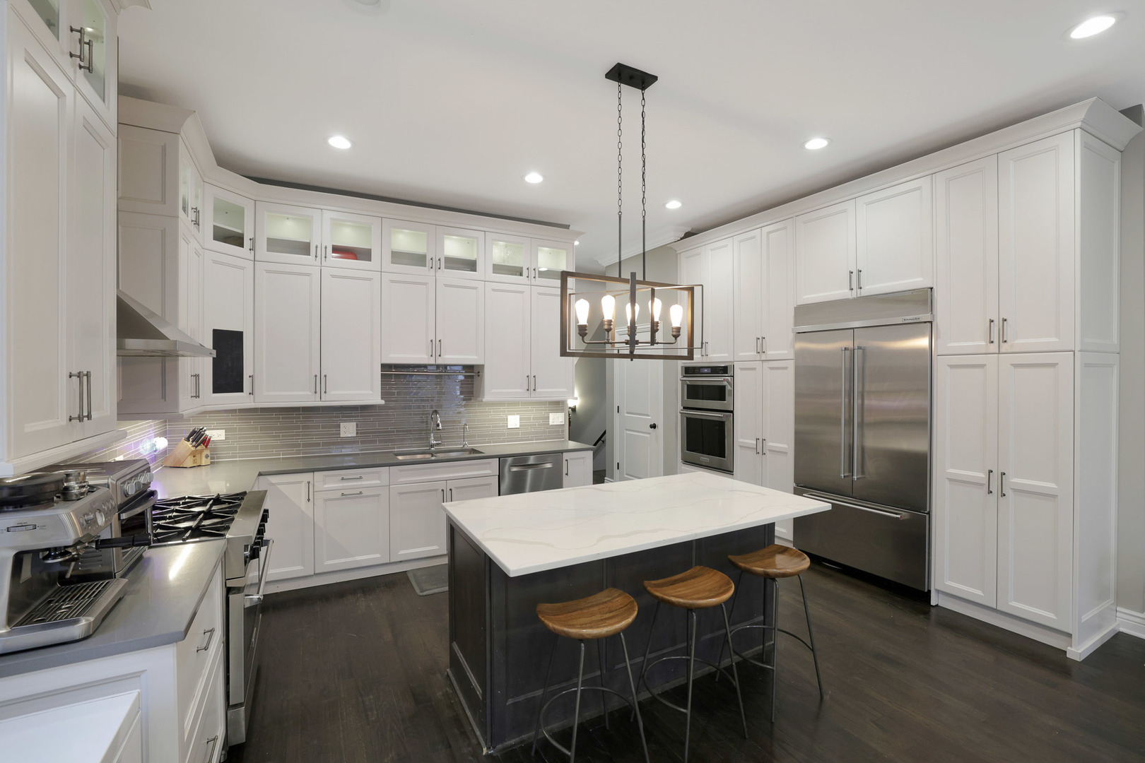 610 W Oakdale Avenue