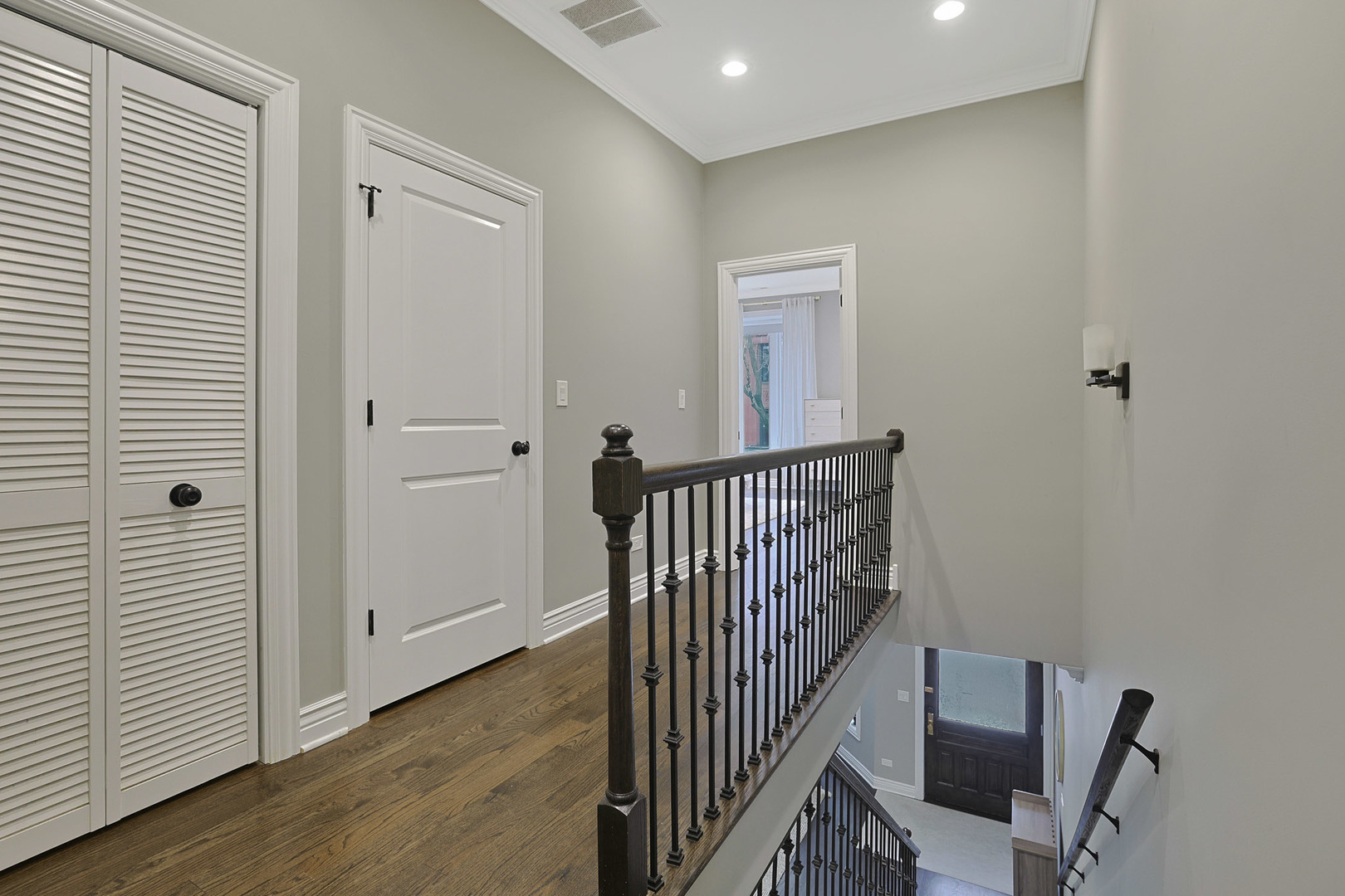 610 W Oakdale Avenue