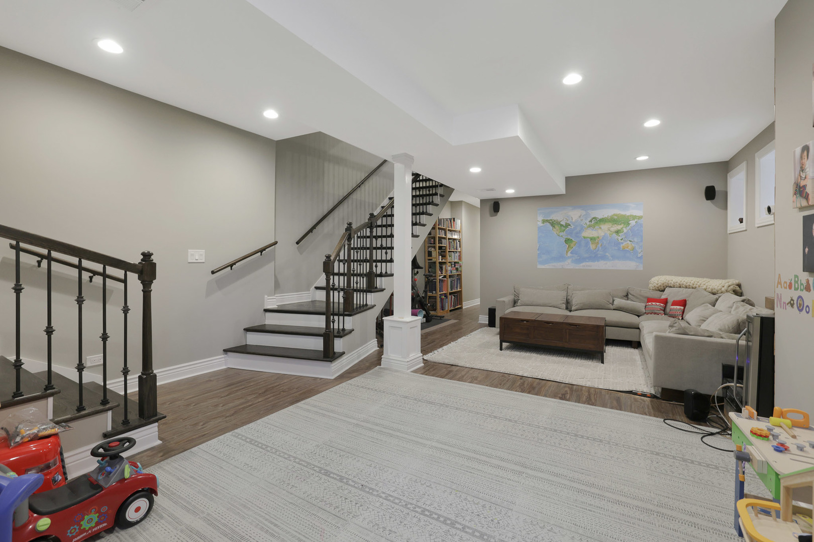 610 W Oakdale Avenue