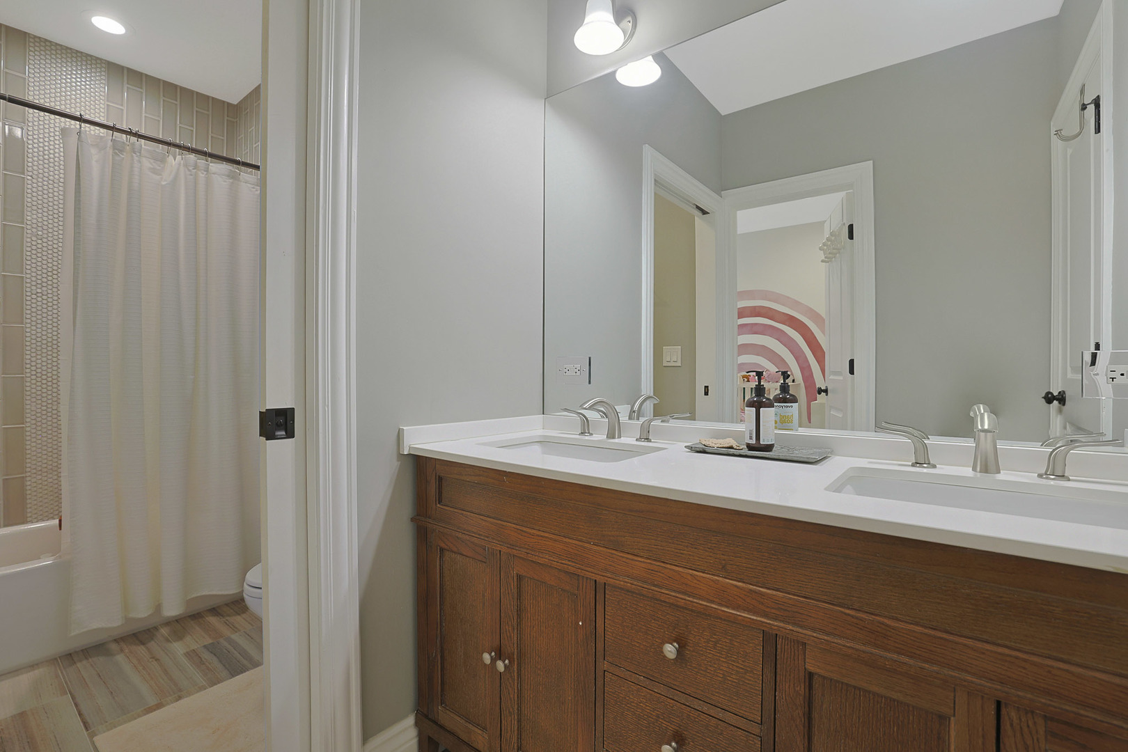 610 W Oakdale Avenue