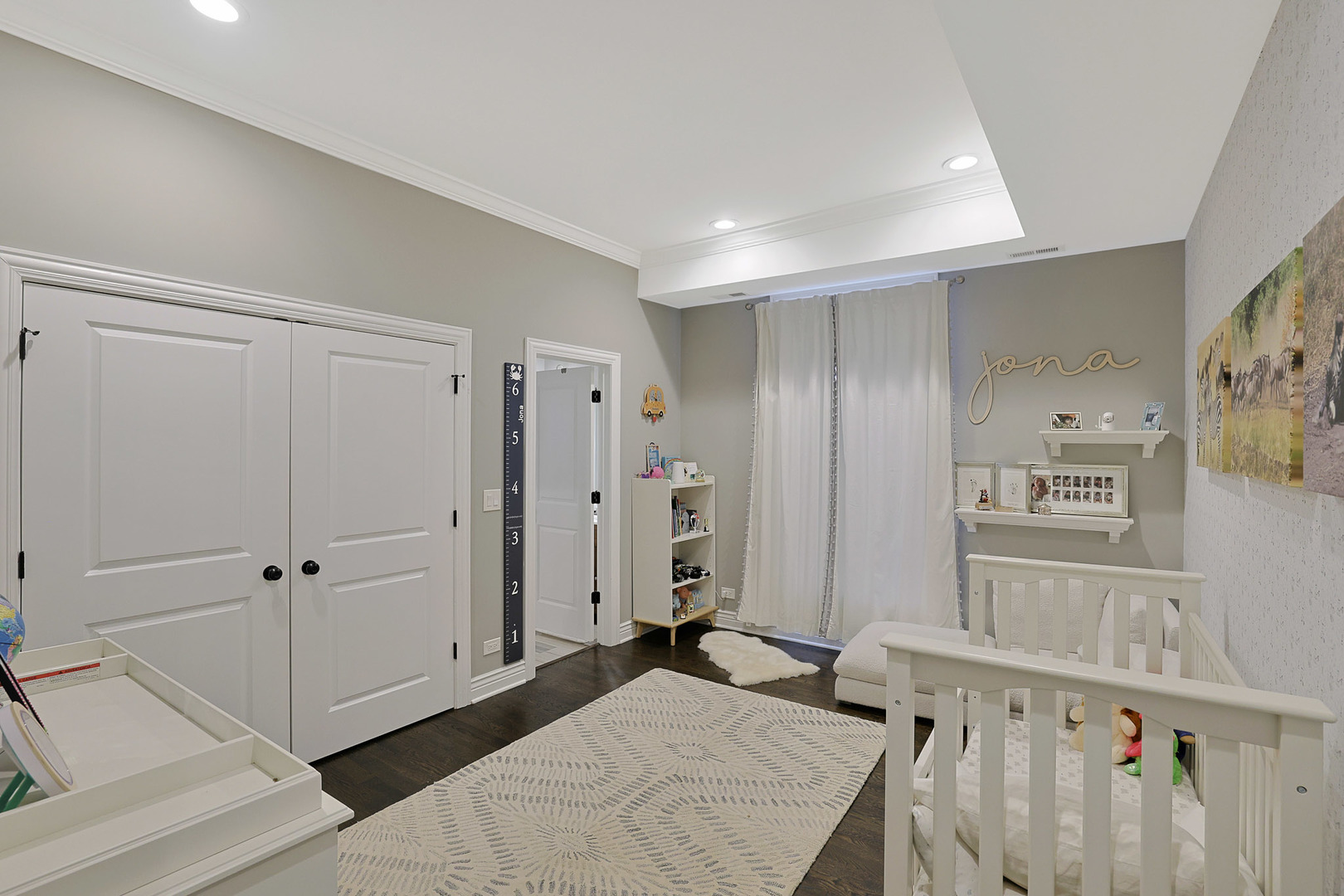 610 W Oakdale Avenue