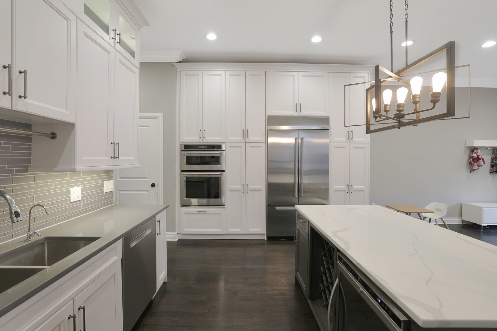 610 W Oakdale Avenue