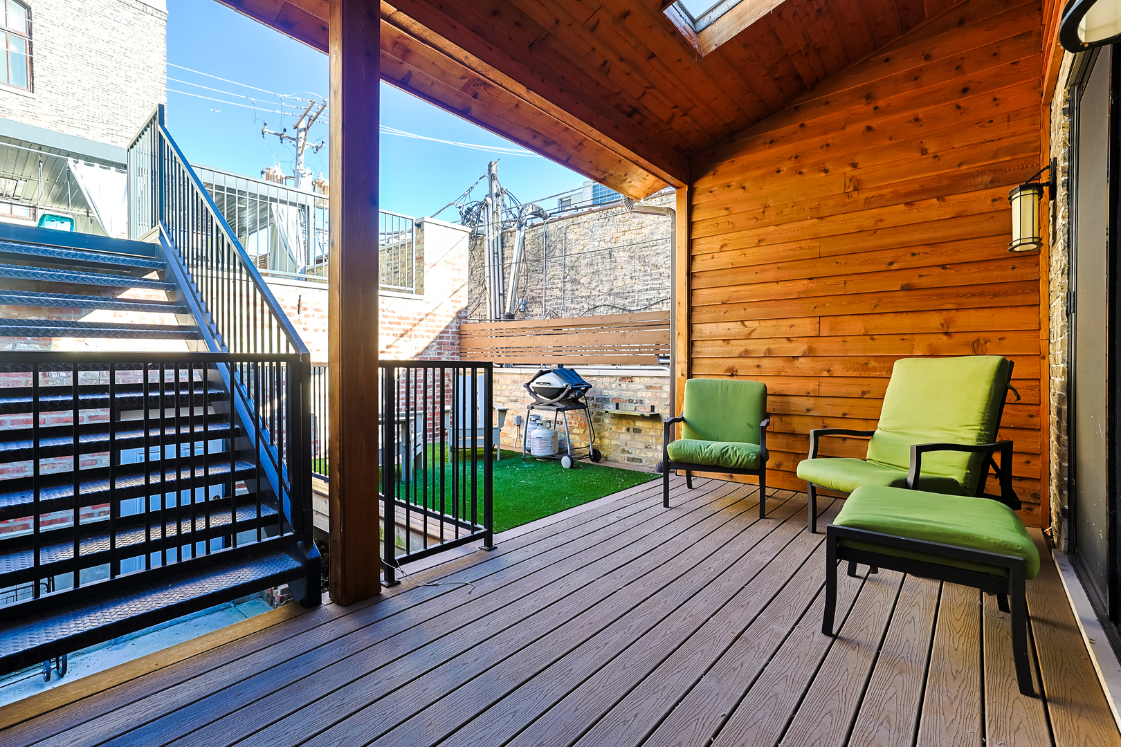 610 W Oakdale Avenue