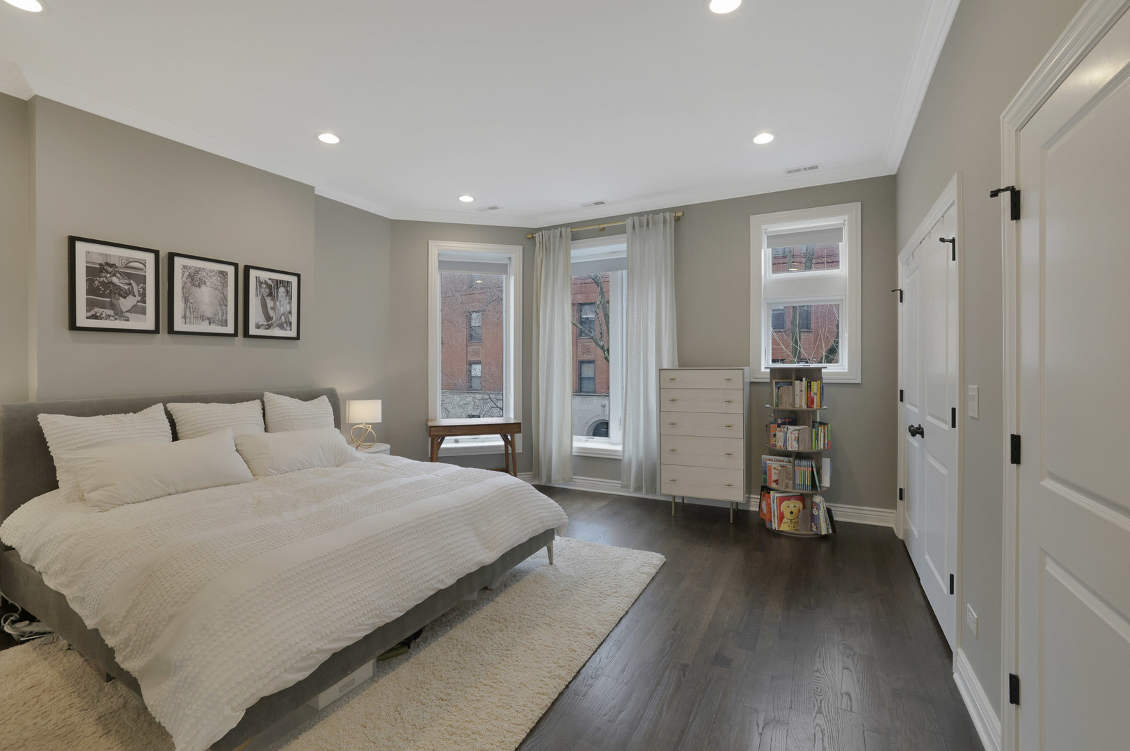 610 W Oakdale Avenue