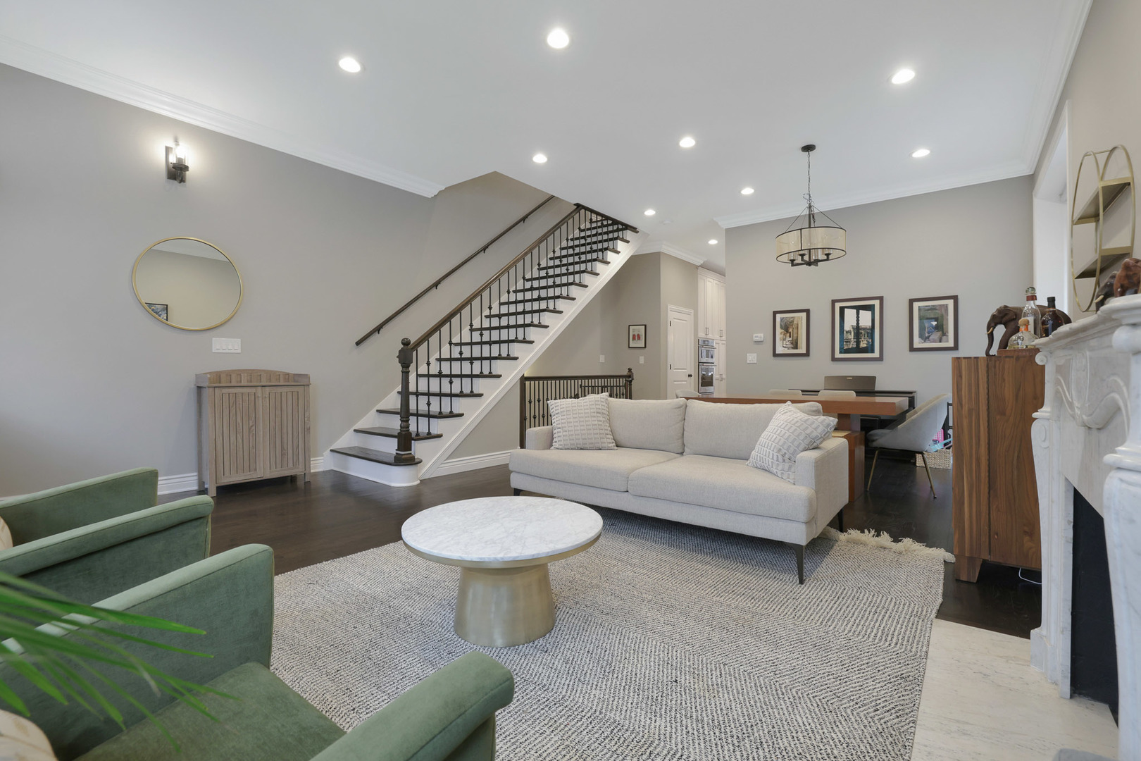 610 W Oakdale Avenue