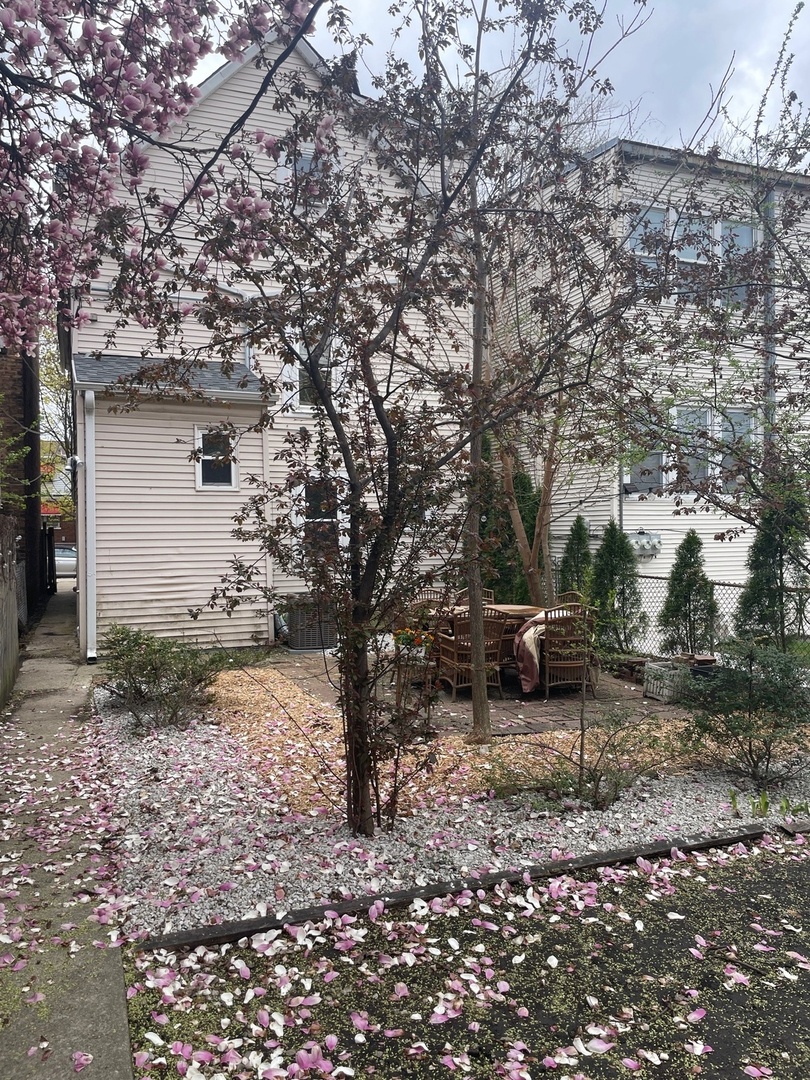 3407 N LOWELL Avenue