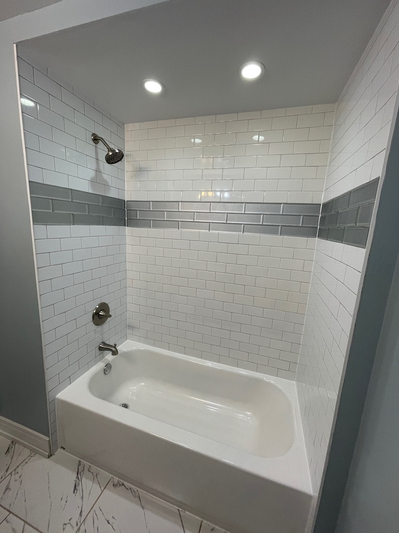 3407 N LOWELL Avenue