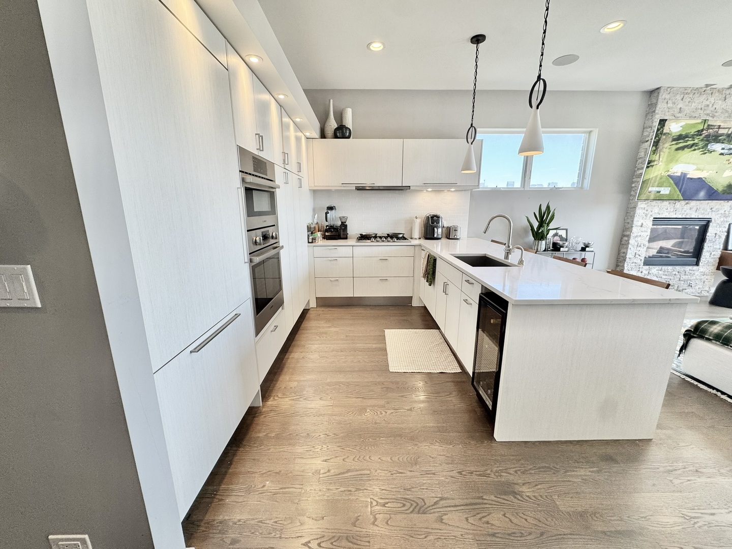 1814 W Augusta Boulevard Unit: 3