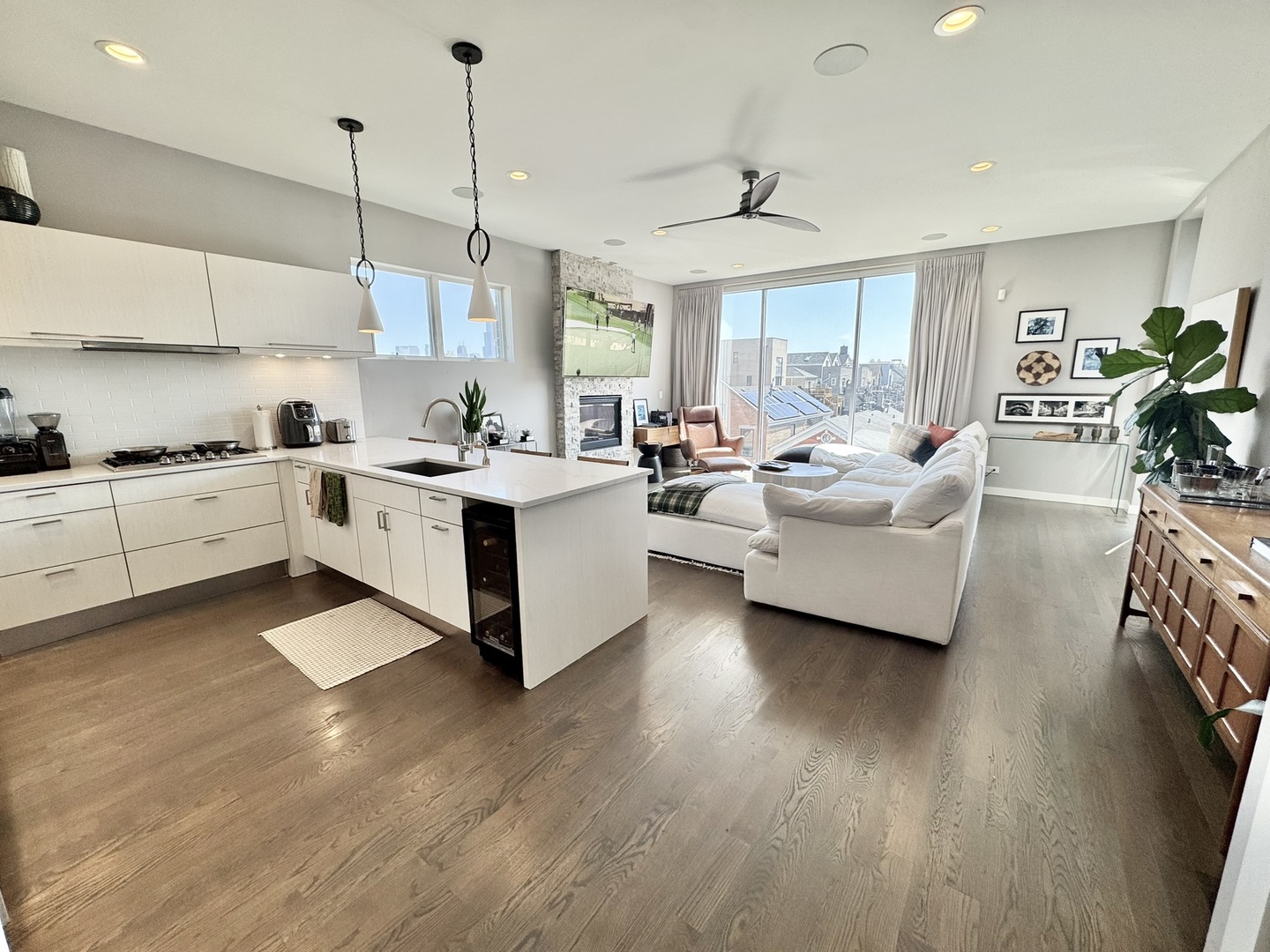 1814 W Augusta Boulevard Unit: 3