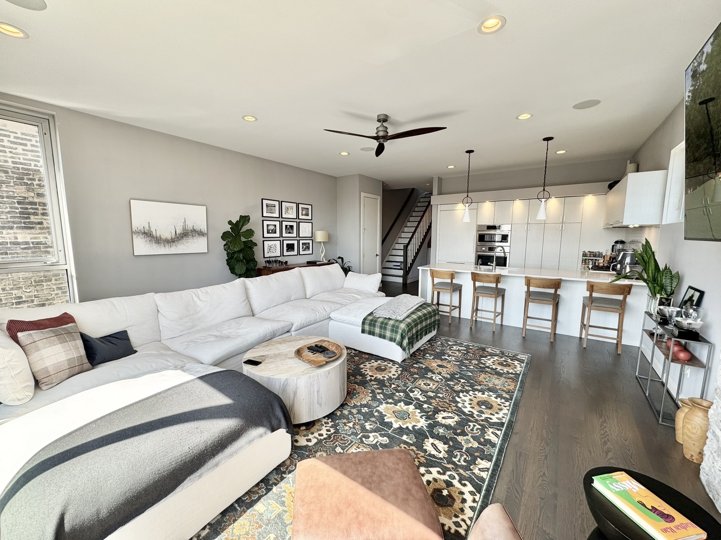 1814 W Augusta Boulevard Unit: 3