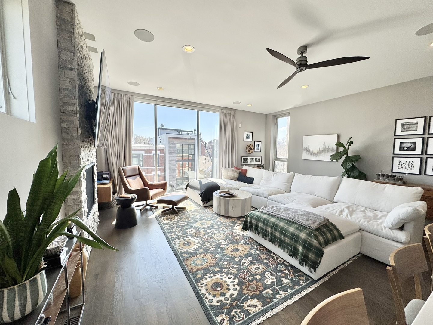 1814 W Augusta Boulevard Unit: 3