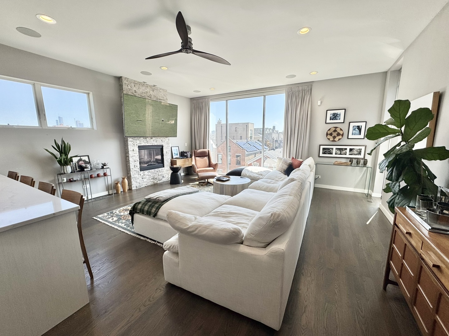 1814 W Augusta Boulevard Unit: 3