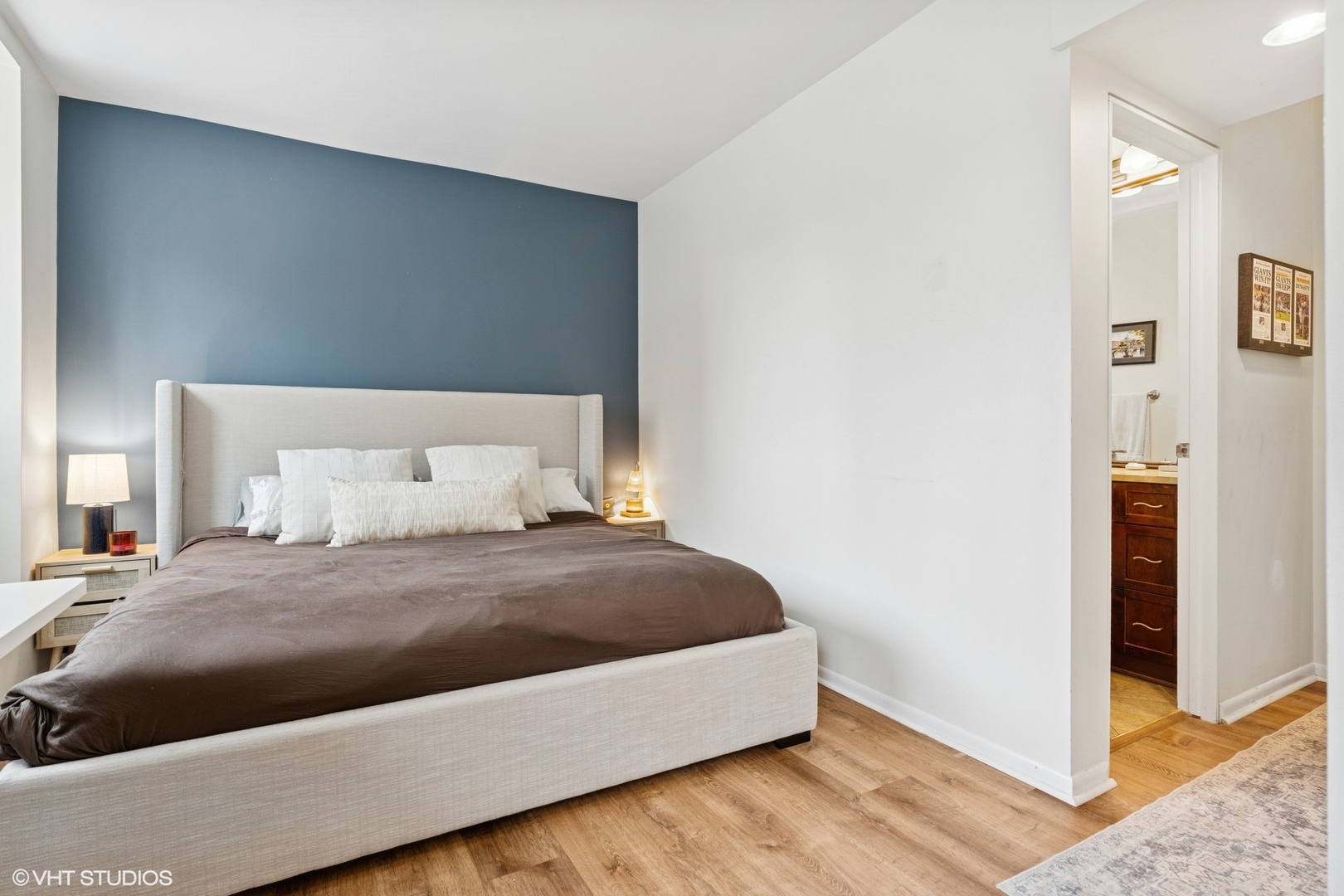 2343 N GREENVIEW Avenue Unit: 101