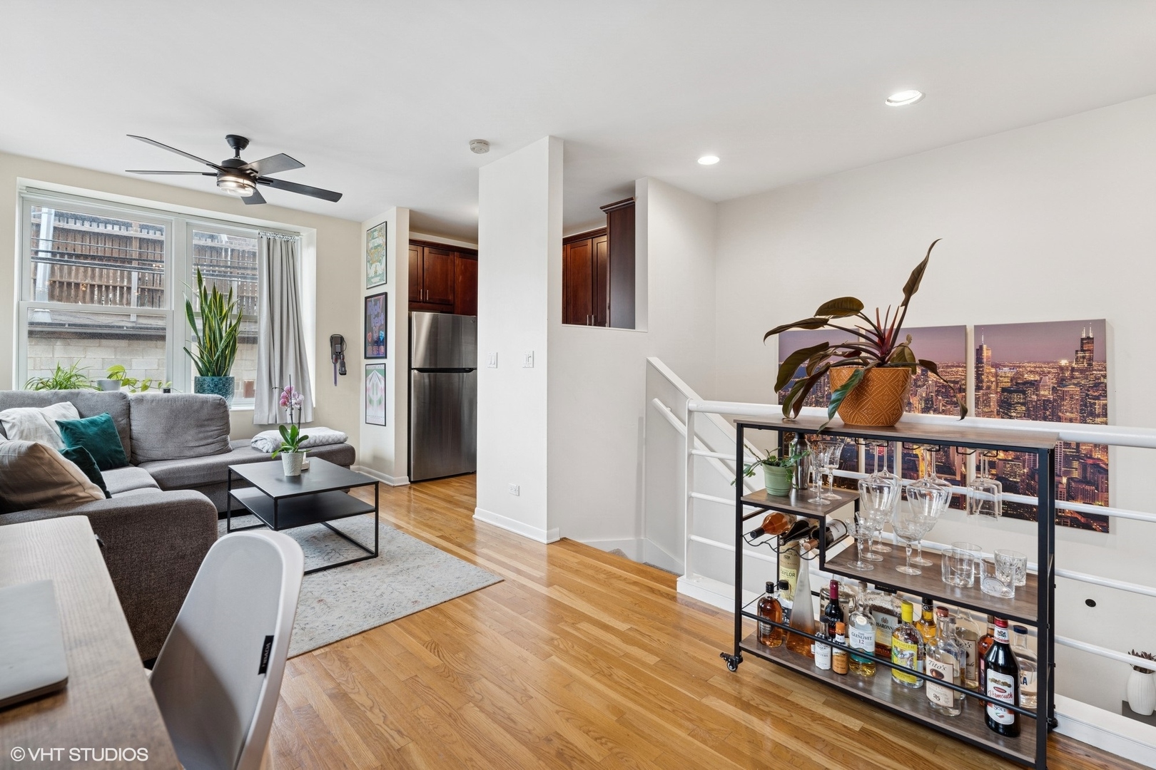 2343 N GREENVIEW Avenue Unit: 101