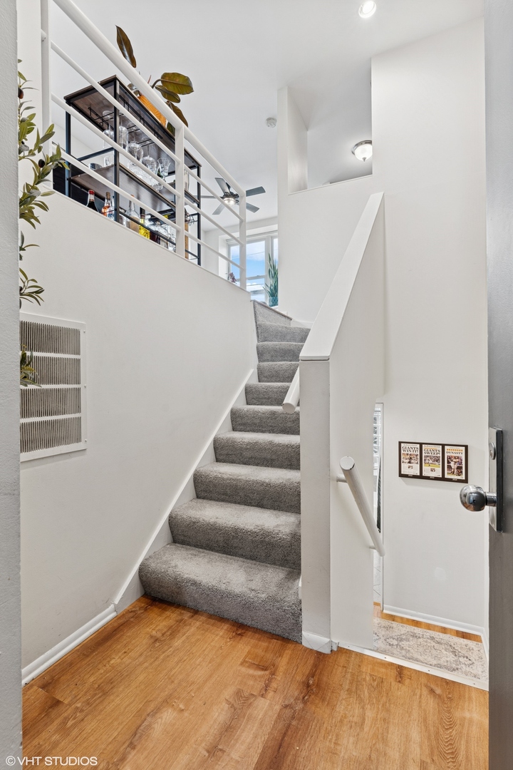 2343 N GREENVIEW Avenue Unit: 101