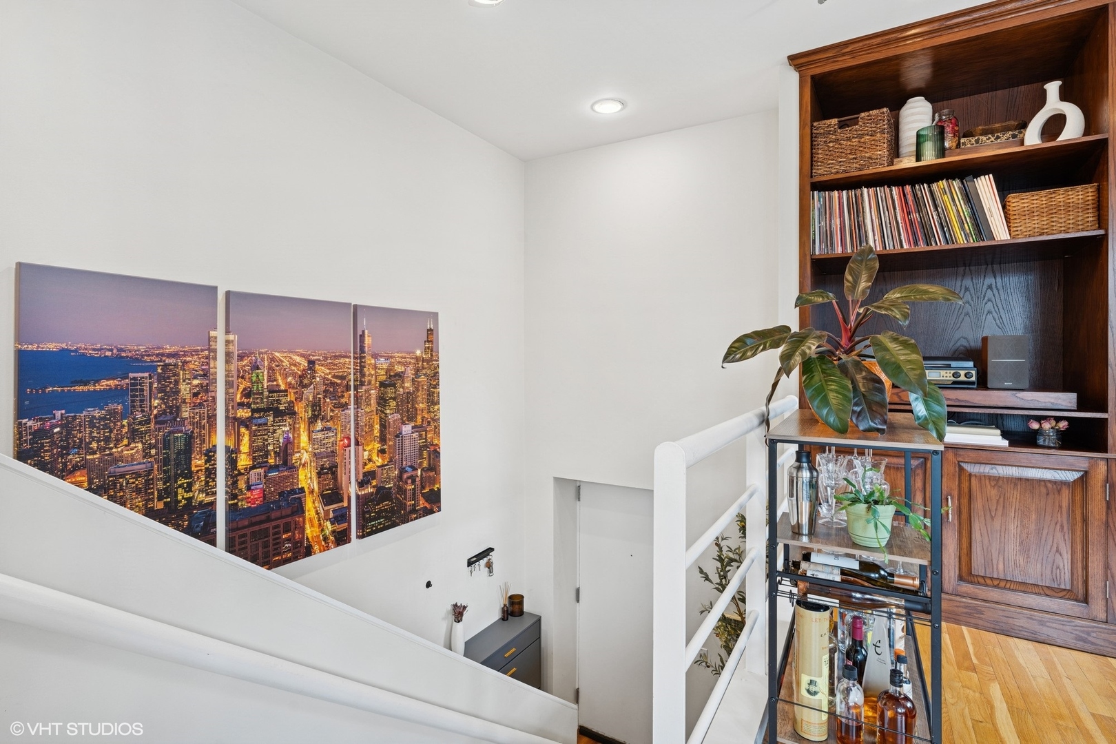 2343 N GREENVIEW Avenue Unit: 101