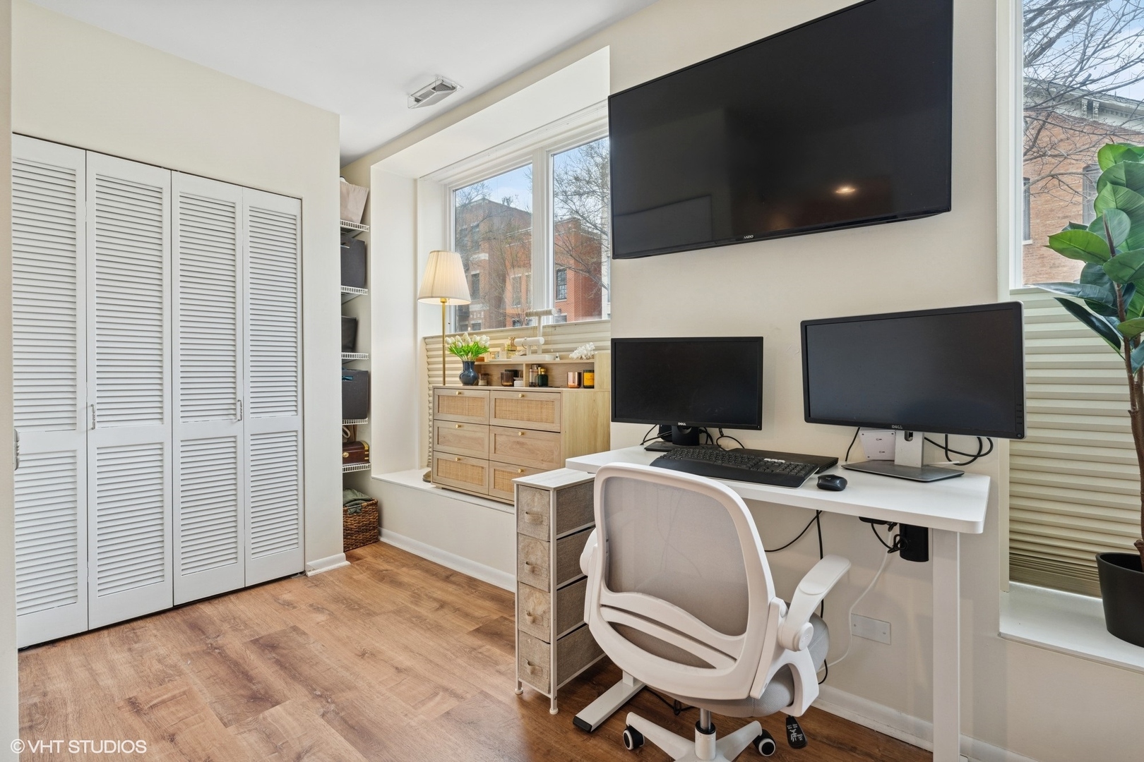 2343 N GREENVIEW Avenue Unit: 101