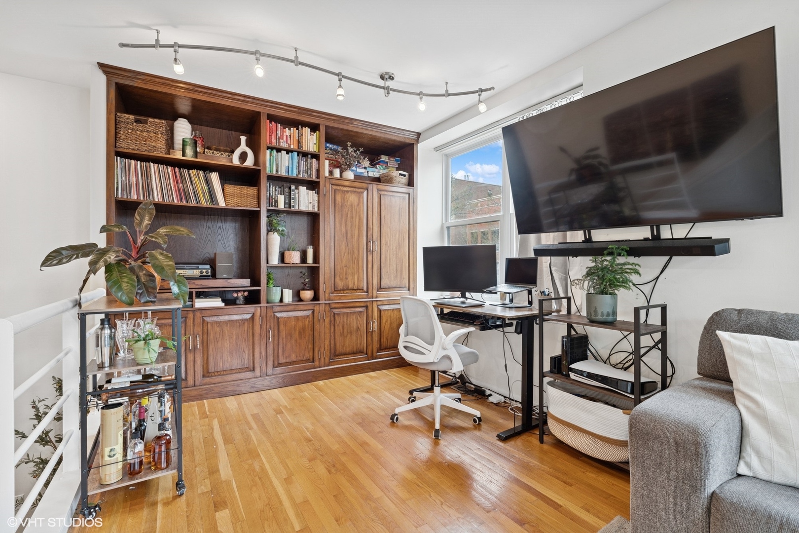 2343 N GREENVIEW Avenue Unit: 101