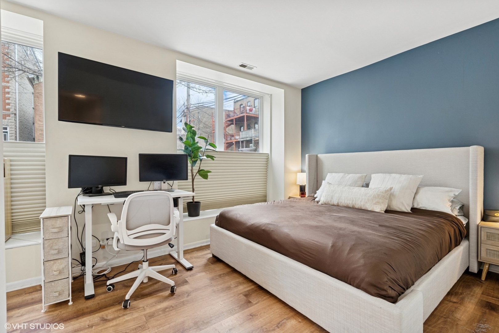 2343 N GREENVIEW Avenue Unit: 101