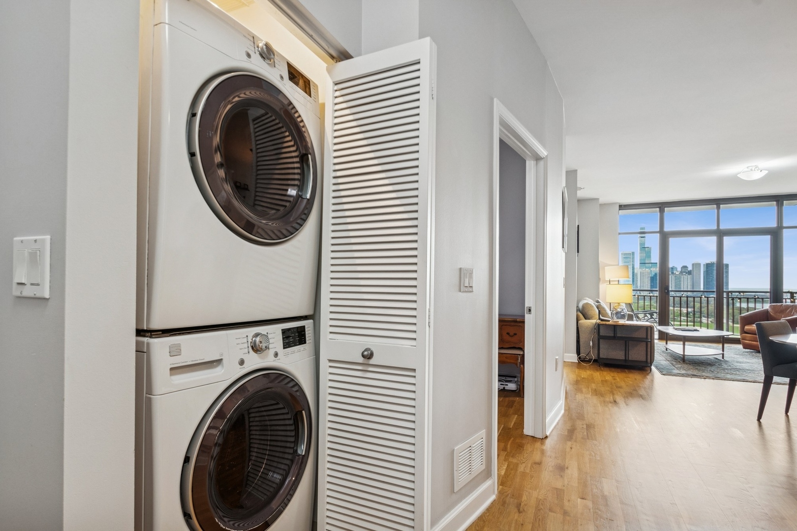 233 E 13TH Street Unit: 2002