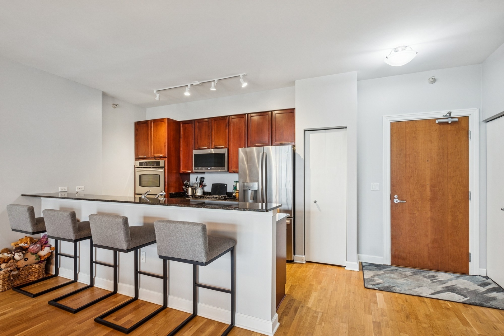 233 E 13TH Street Unit: 2002
