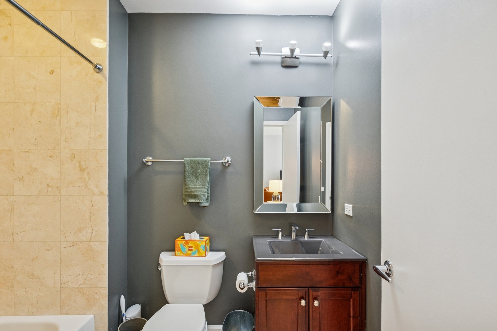 233 E 13TH Street Unit: 2002