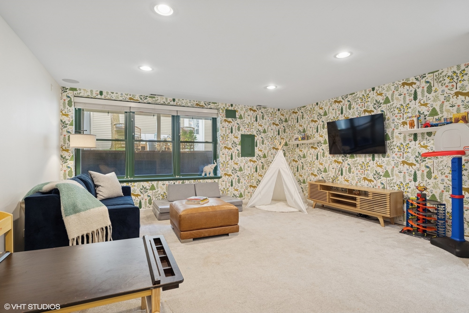 1858 N Wilmot Avenue