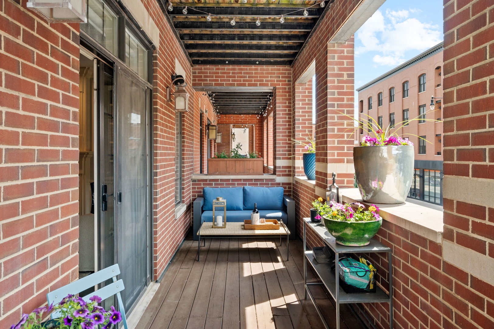 1420 W Belmont Avenue Unit: 2