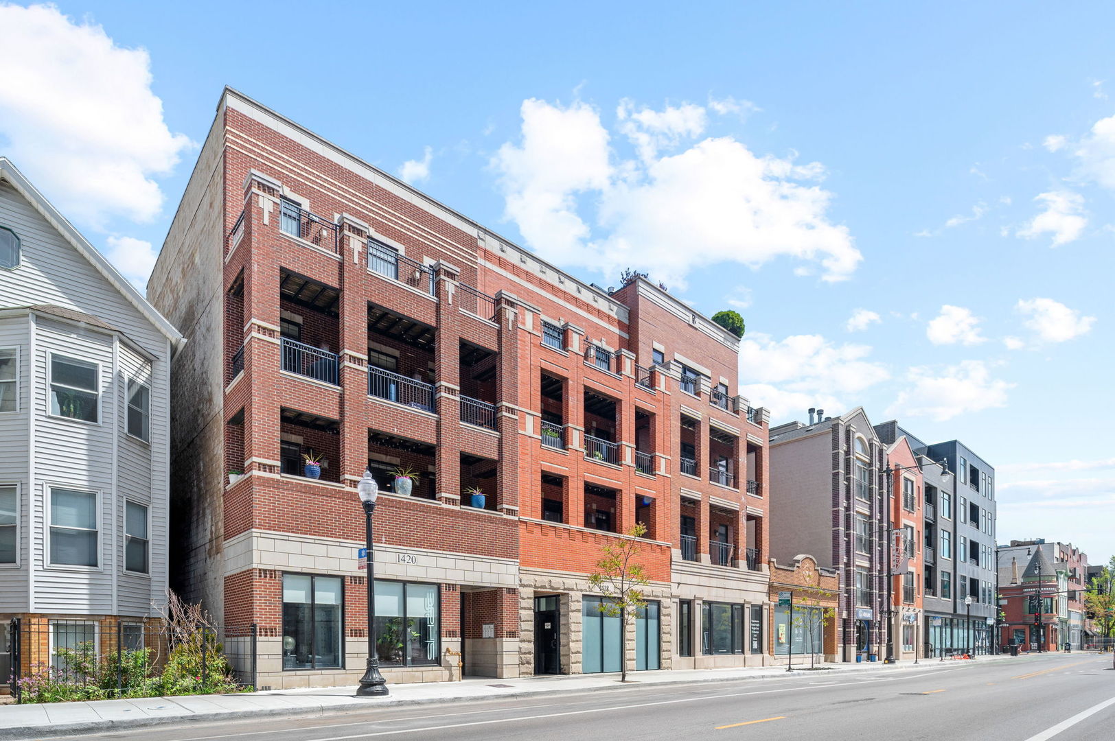 1420 W Belmont Avenue Unit: 2