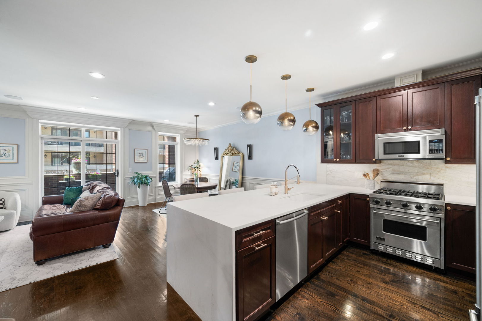 1420 W Belmont Avenue Unit: 2