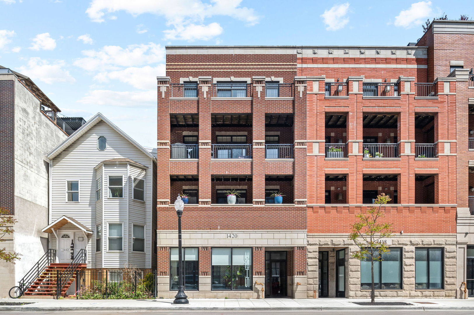 1420 W Belmont Avenue Unit: 2