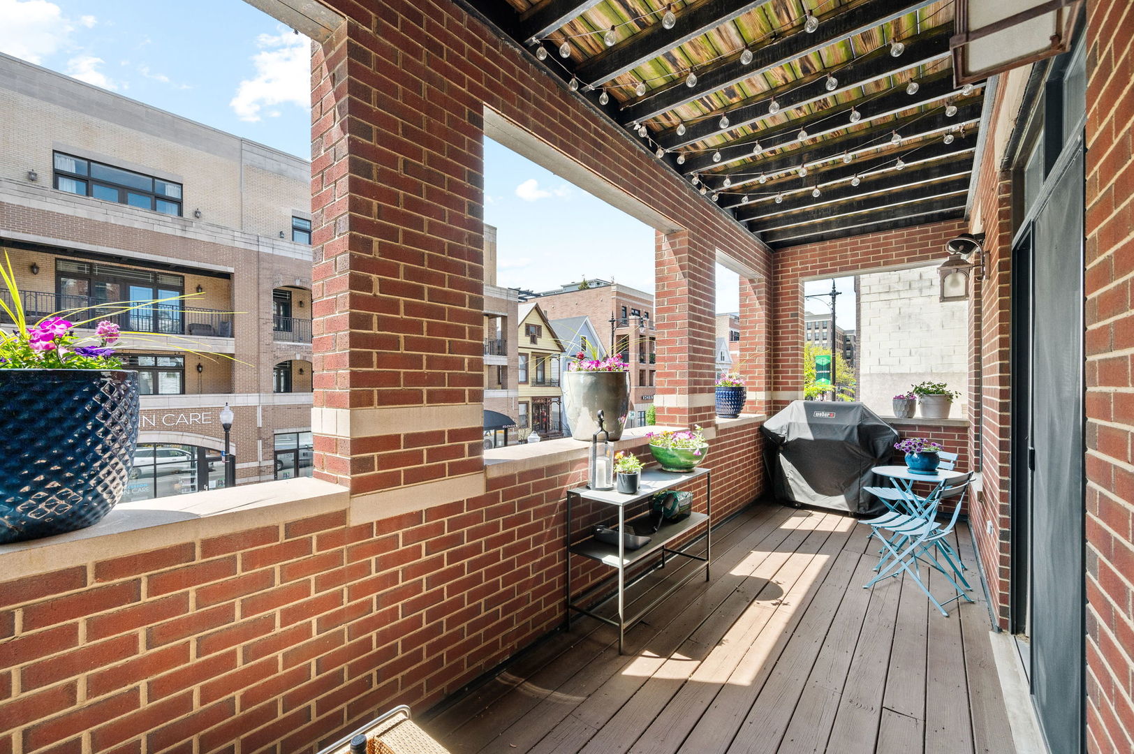 1420 W Belmont Avenue Unit: 2