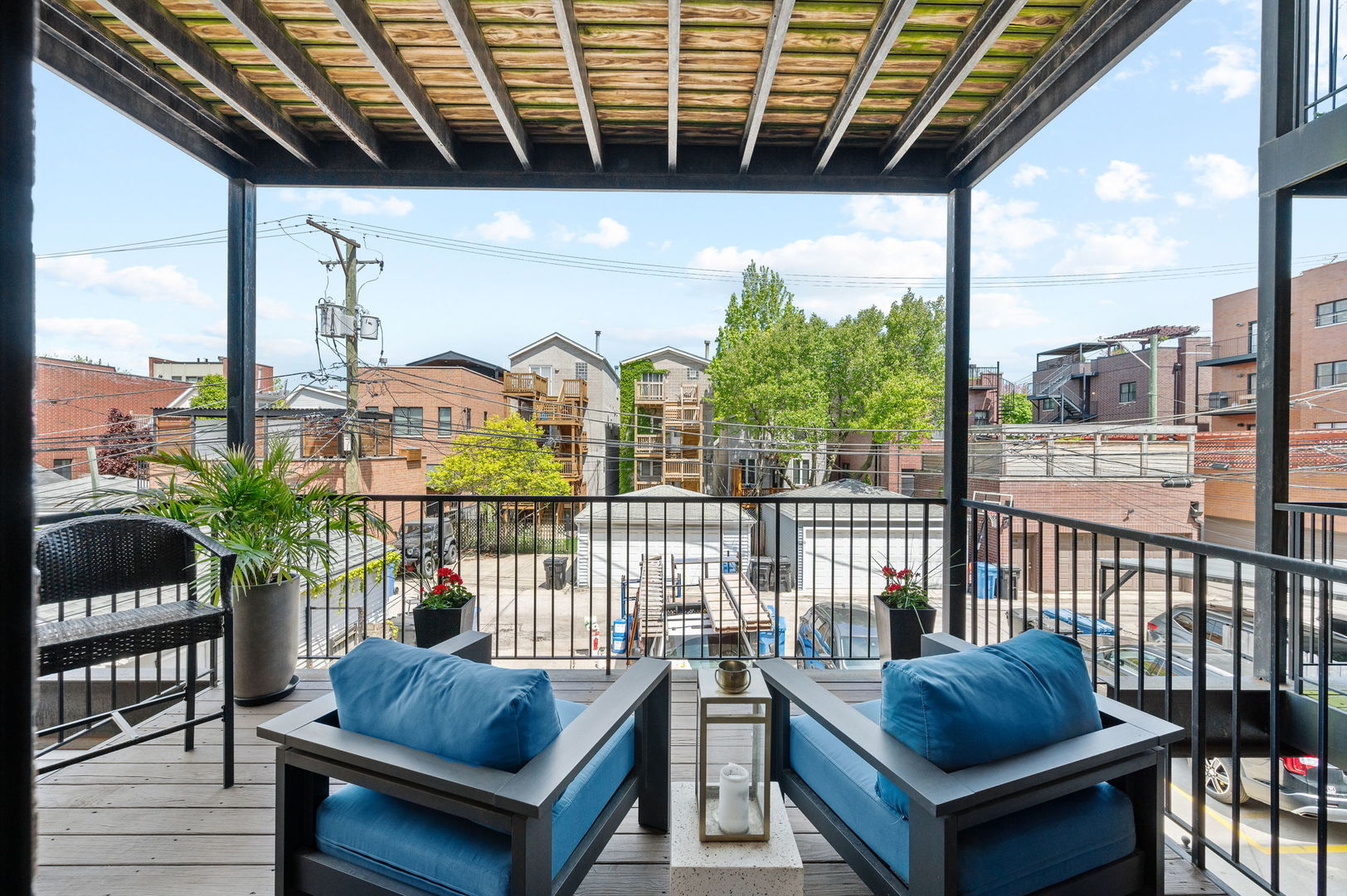 1420 W Belmont Avenue Unit: 2