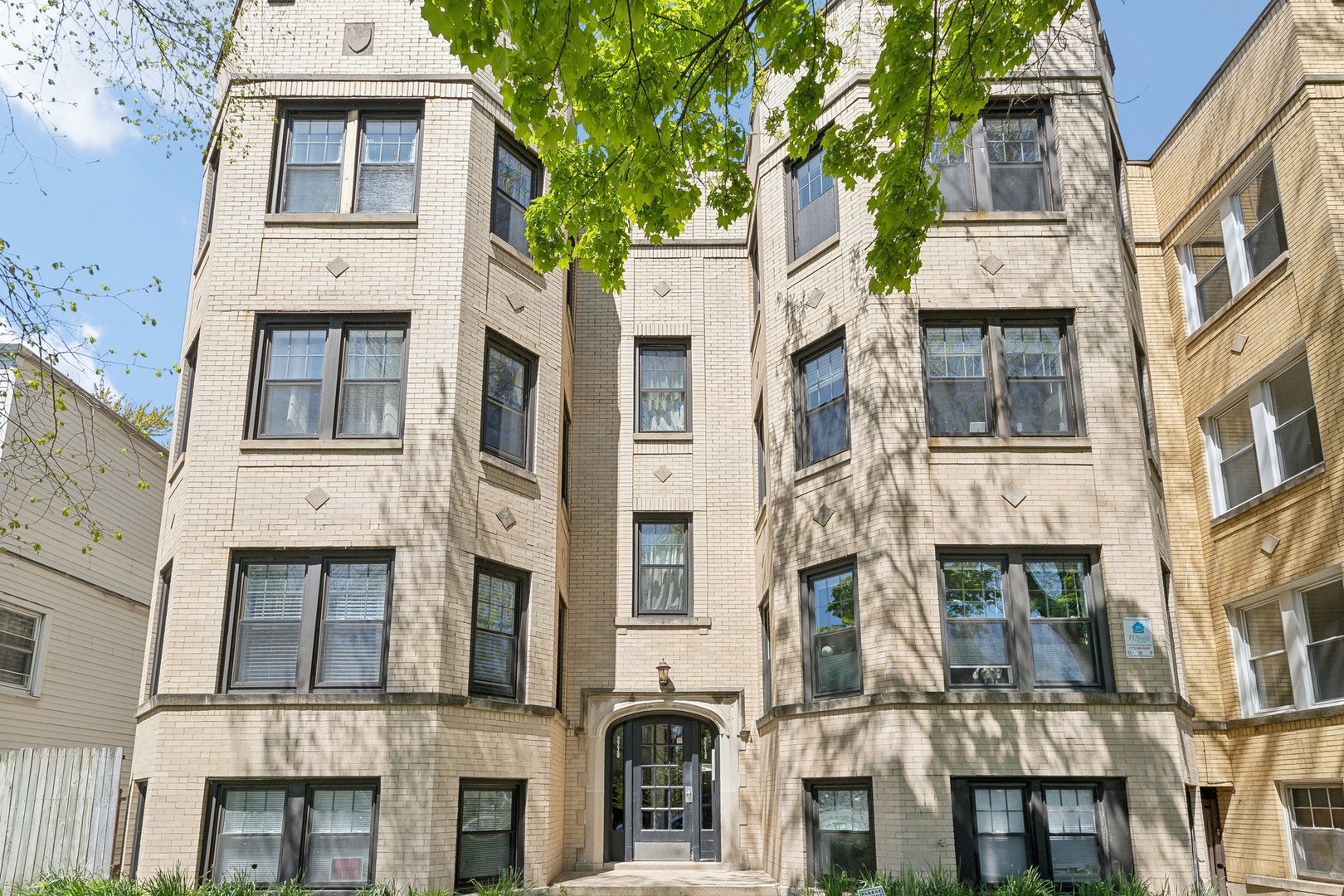 2220 W Granville Avenue Unit: 1