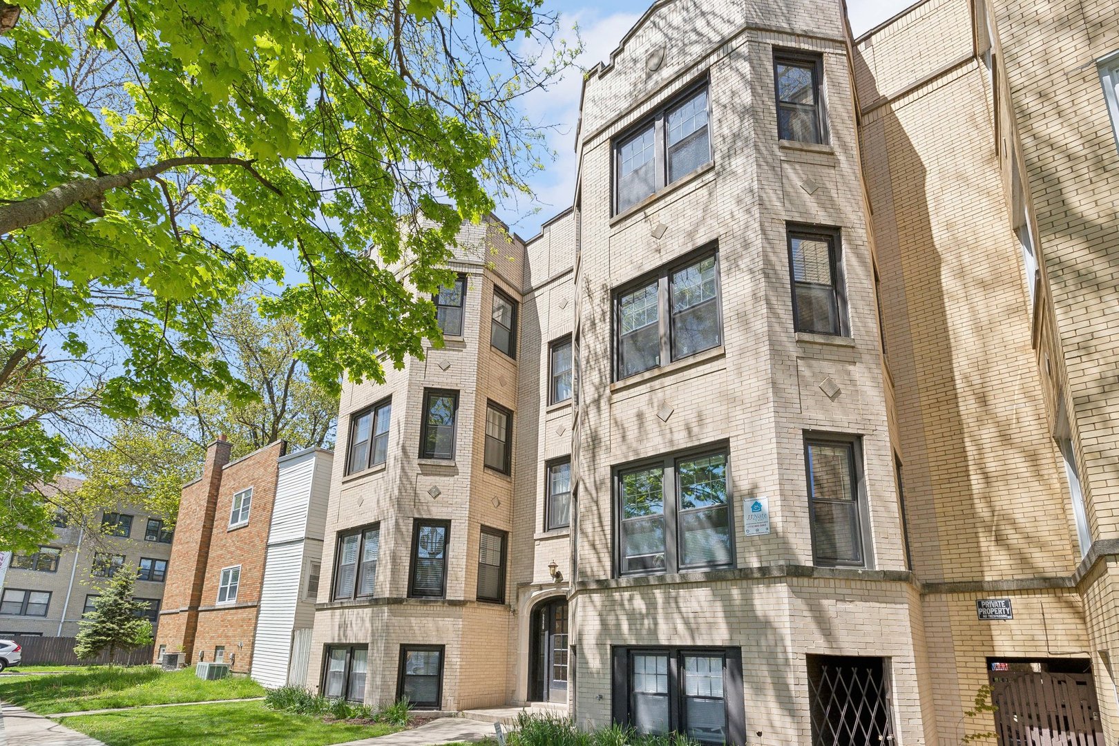 2220 W Granville Avenue Unit: 1