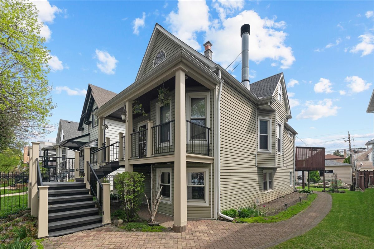 4029 N Albany Avenue