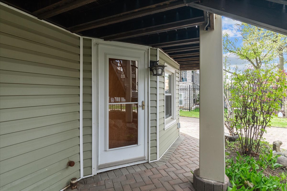 4029 N Albany Avenue